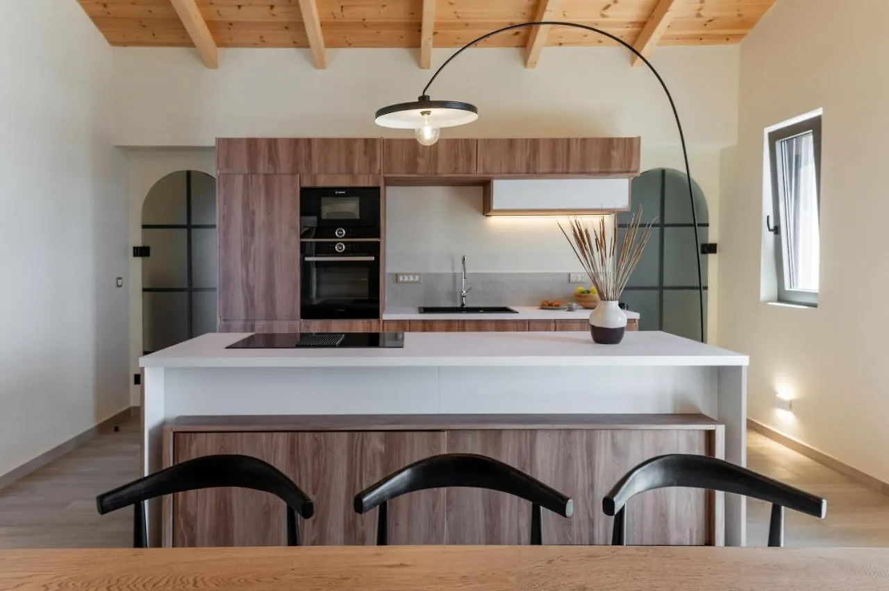 J&C Luxury Villa Asos 0*,